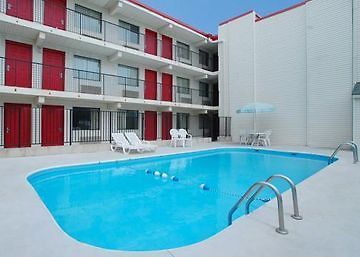Days Inn & Suites By Wyndham Indianapolis Airport East מראה חיצוני תמונה