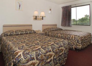 Days Inn & Suites By Wyndham Indianapolis Airport East מראה חיצוני תמונה