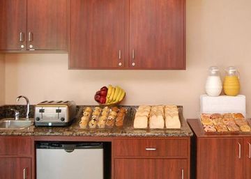 Days Inn & Suites By Wyndham Indianapolis Airport East מראה חיצוני תמונה